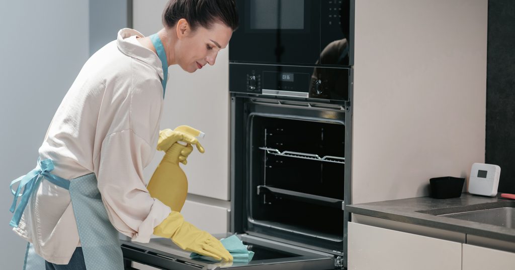 How To Clean An Oven